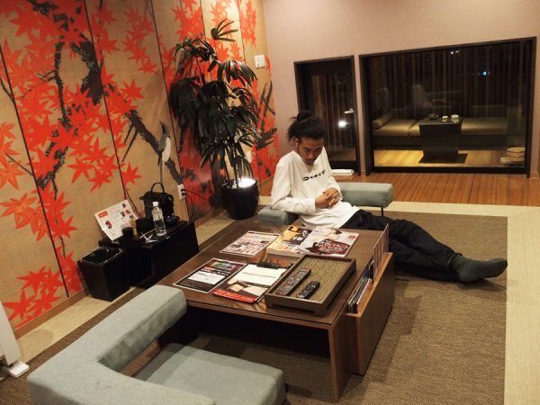 【10日間ラブホ生活 in 大阪】夜景と旅館気分を楽しめるラブホテルとは?