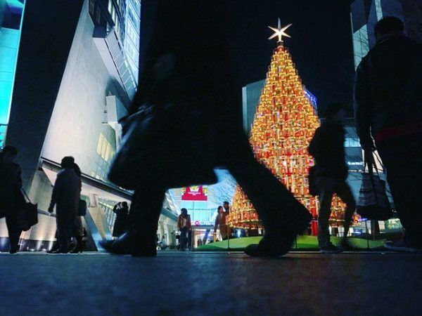 キラッキラがさらに輝く…! クリスマスツリーを美しく撮る裏ワザ｜スマホ撮影テク  #28