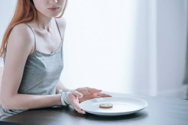 壮絶…「太るのが怖い」拒食と過食嘔吐、繰り返す摂食障害との戦い