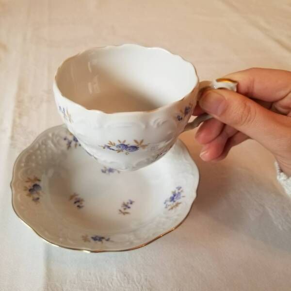 意外と知らないマナー… 紅茶を飲むとき。ソーサーは持つのが正解? ＃12