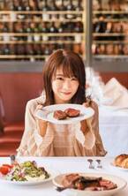 乃木坂46・秋元真夏　ライブ後に食べたくなるのは“塊肉”！
