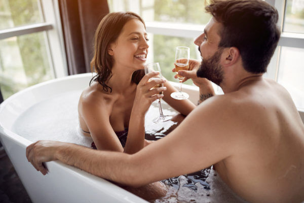 一緒にお風呂に…男が「交際1ヶ月以内」にしたい5つのコト