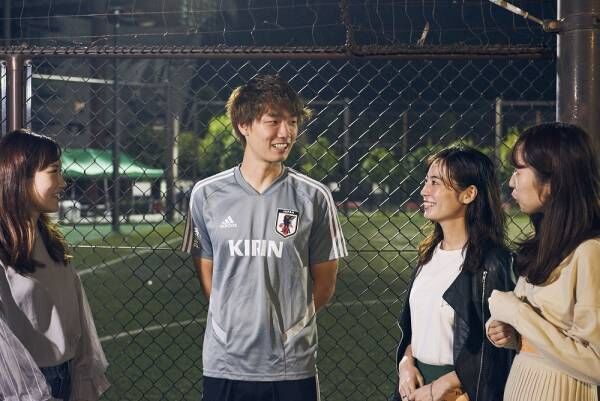 板倉滉、安西幸輝ら日本代表選手にも聞いた「サッカー観戦グッズ」誕生！