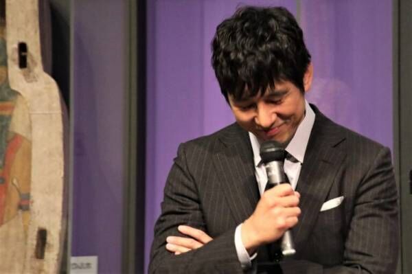 西島秀俊「正直、ちょっと怖い…」渋谷で圧倒された“12の棺”