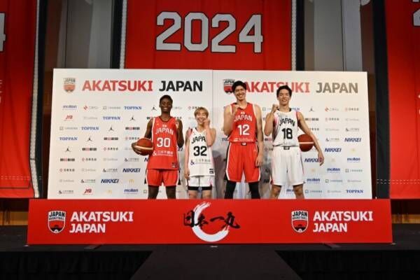 ©日本バスケットボール協会（右から男子日本代表の馬場雄大選手、渡邊雄太選手、同女子日本代表の宮崎早織選手、馬瓜エブリン選手）