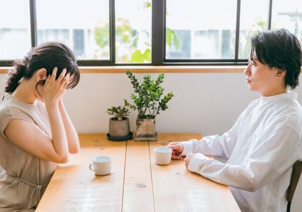 子どもの前ではやめてほしい… 妻や夫が愕然とした「夫婦間の愛情が冷めた言動」