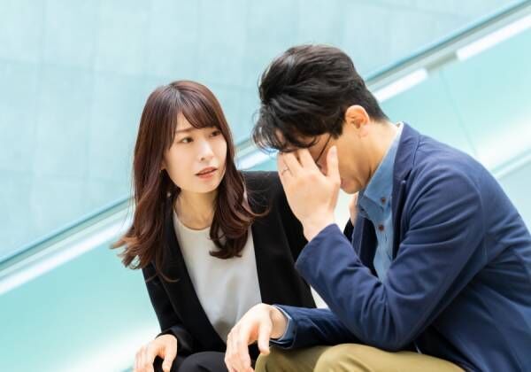 婚約者に過去の不倫がバレました… 社内不倫が人生を狂わせた「30代女性の末路」