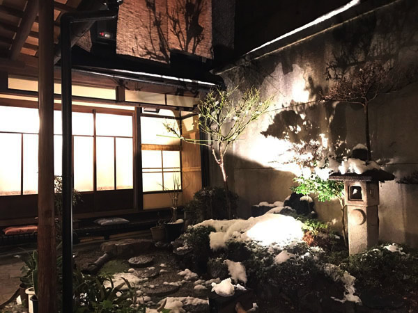 底冷えの厳しい冬でも行きたくなる！？雪景色の京都をお届け。[PR]