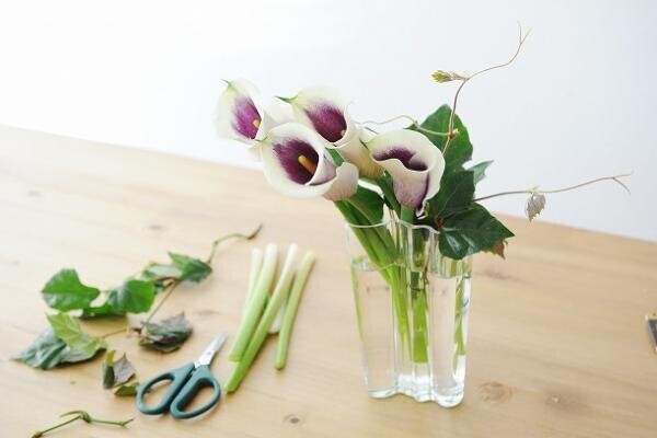 【フラワーデザイナー石井千花さんに聞く、お花のお手入れと飾り方のコツ・3】　花器のタイプ別　飾り方のコツ[PR]