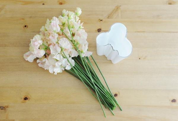 【フラワーデザイナー石井千花さんに聞く、お花のお手入れと飾り方のコツ・3】　花器のタイプ別　飾り方のコツ[PR]