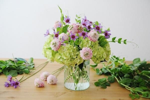 【フラワーデザイナー石井千花さんに聞く、お花のお手入れと飾り方のコツ・4】　花器のタイプ別　飾り方のコツ[PR]