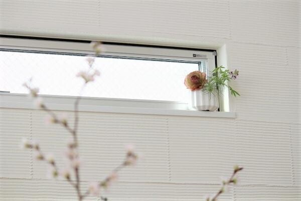 【フラワーデザイナー石井千花さんに聞く、お花のお手入れと飾り方のコツ・応用編】 スタッフの自宅でも始まる、花のある暮らし[PR]