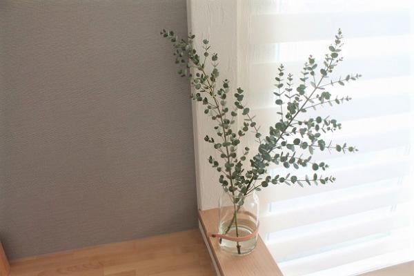 【フラワーデザイナー石井千花さんに聞く、お花のお手入れと飾り方のコツ・応用編】 スタッフの自宅でも始まる、花のある暮らし[PR]