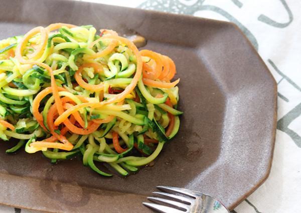 【前編】ベジヌードルを始めよう！基本のサラダとパスタの作り方[PR]