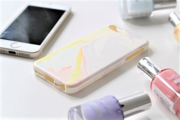 【プチDIY】　気分はマーブル！余ったマニキュアでできる、春色マーブリング[PR]