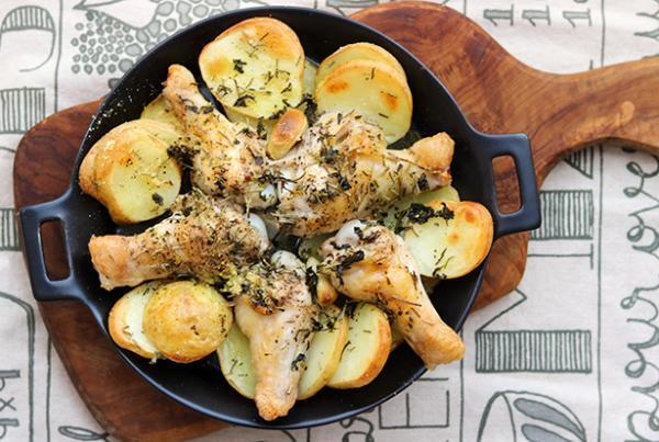 フードドライヤーのある暮らし第4回】自家製ドライハーブを使って春の料理[PR]