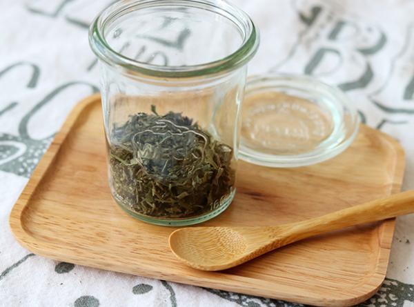 フードドライヤーのある暮らし第4回】自家製ドライハーブを使って春の料理[PR]