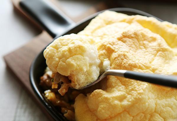 【イースター卵レシピ第1回】ふわっと不思議食感！スフレオムライス[PR]