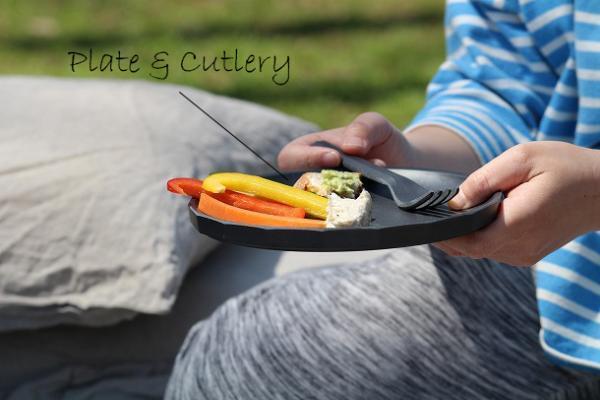 【ピクニックに行こう！第3回】芝生の上でごろんとうたた寝　大人ピクニックにはこんな雑貨を持っていこう！[PR]