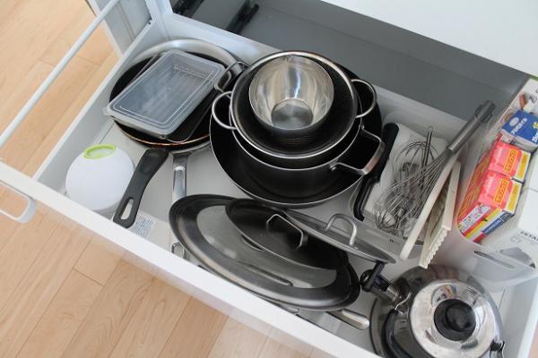 コンロ下もシンク下もスッキリ！　噂のファイルボックス収納試してみた