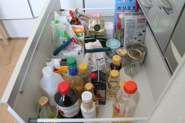 コンロ下もシンク下もスッキリ！　噂のファイルボックス収納試してみた