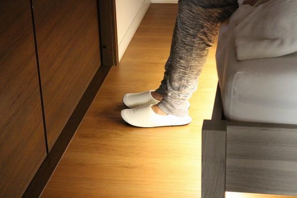 プチストレスにさようなら！真夜中の不安な足元を照らす便利グッズ[PR]