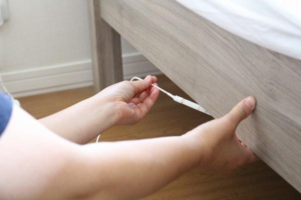 プチストレスにさようなら！真夜中の不安な足元を照らす便利グッズ[PR]