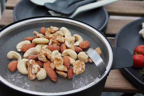 自宅で簡単にできる、初心者におすすめの小型燻製器はコレだ！