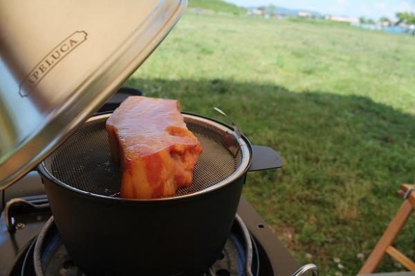自宅で簡単にできる、初心者におすすめの小型燻製器はコレだ！