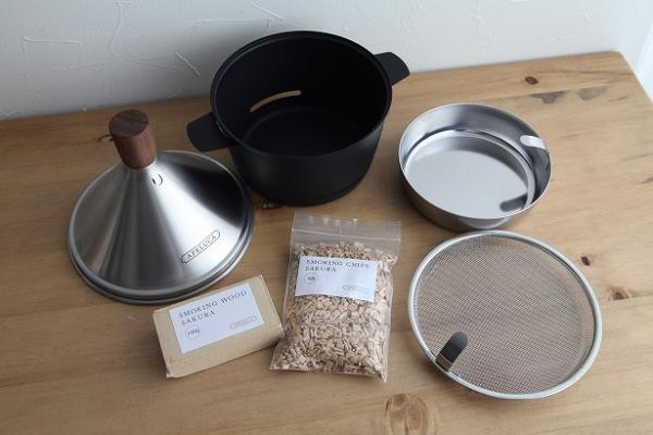 自宅で簡単にできる、初心者におすすめの小型燻製器はコレだ！