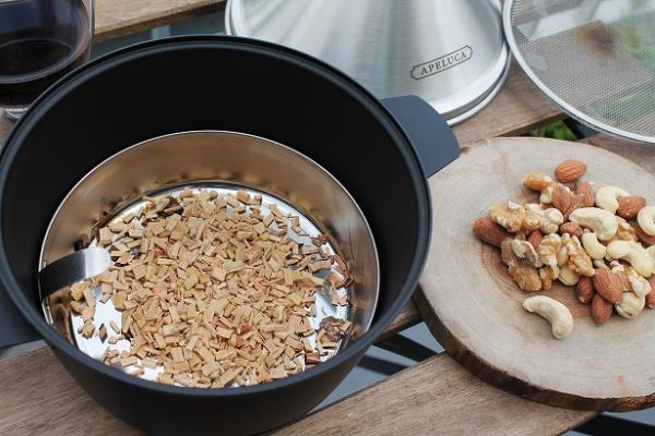 自宅で簡単にできる、初心者におすすめの小型燻製器はコレだ！