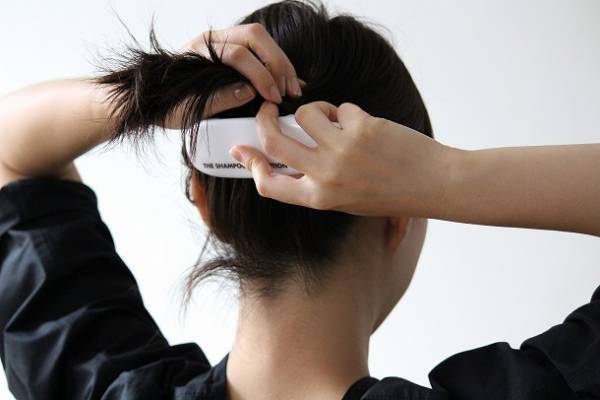 【髪の毛のお悩みに】今すぐできる新習慣。スカルプブラシってなぁに？[PR]