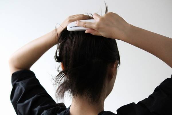 【髪の毛のお悩みに】今すぐできる新習慣。スカルプブラシってなぁに？[PR]