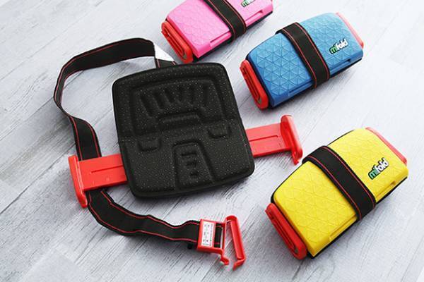 帰省バッグにスッポリ！ 持ち運べるチャイルドシートって知ってる？[PR]