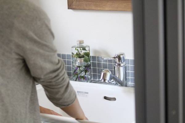 お花がもたないこの季節にも。夏に部屋を瑞々しく彩る、その方法って？[PR]