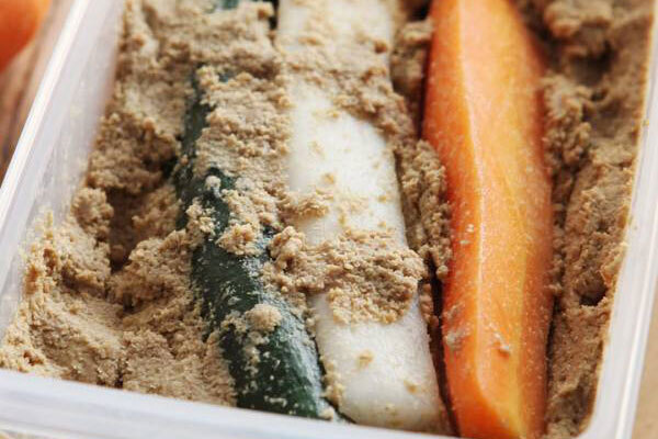 自宅で簡単に漬かる！ 国産有機の米ぬかだけを使用したこだわりのぬか床キット