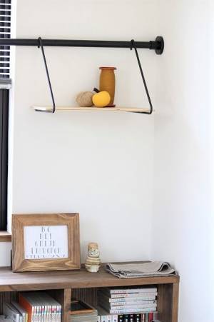 突っ張り棒なのに超おしゃれ！ デッドスペースをセンス良く活用する収納アイデア