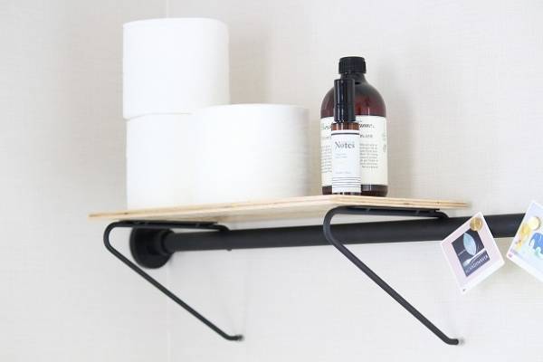 突っ張り棒なのに超おしゃれ！ デッドスペースをセンス良く活用する収納アイデア