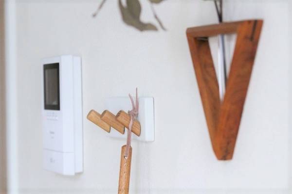 収納スペースがなくてもOK！ 思わずマネしたくなる引っ掛けおしゃれ収納術