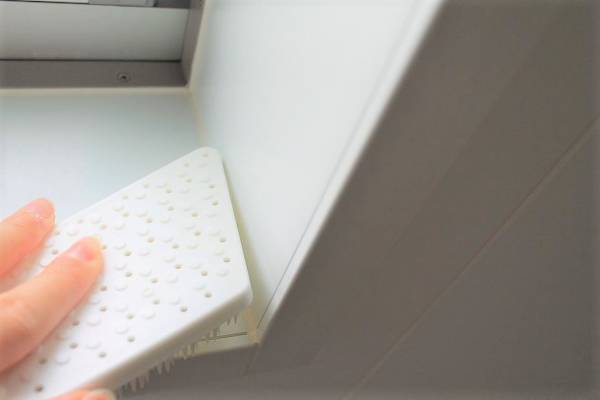 専用ブラシでお風呂掃除が変わる！ 浴室のカビを上手に取る今すぐ欲しいお掃除ブラシ