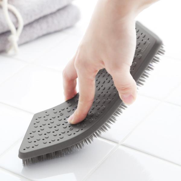 専用ブラシでお風呂掃除が変わる！ 浴室のカビを上手に取る今すぐ欲しいお掃除ブラシ