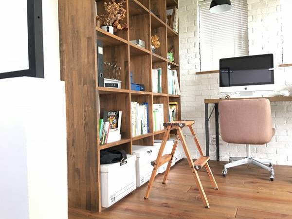 インテリアになじむ絶妙デザイン！ キッチンやリビングにも使えるおしゃれなステップスツール