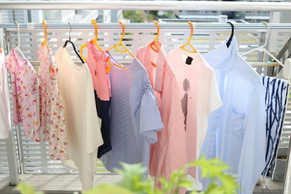 暮らしの中の小さな「いいもの」　どんな強風でもハンガーが偏らない！？滑らない物干し竿[PR]