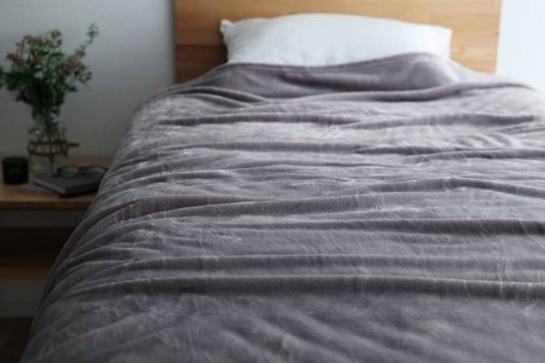 危険なネーミング！？21万人が認めた「朝ベッドから出られなくなる毛布」[PR]