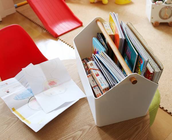 増える子どもの絵、どう保管する？ 子どもの作品収納におすすめジッパーバッグ