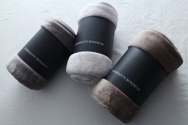 朝ベッドから出られない！？21万人が認めた「伝説の毛布」って？[PR]