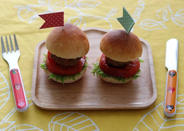 【子どもが笑顔になるレシピ】ちょっとカエルなミニハンバーガー[PR]