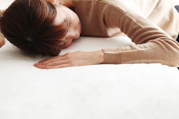 寒いこんな日はお家でぬくぬく。まるでとろけるような肌触りの「mofua」って！？[PR]