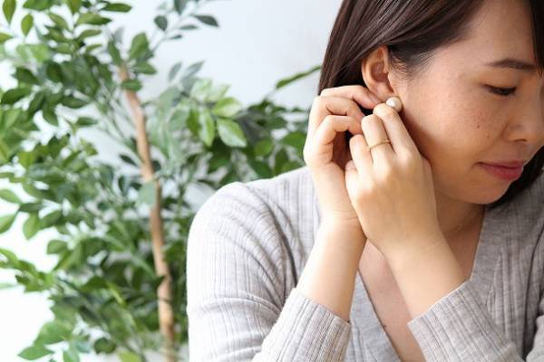 冬のお出かけが楽しくなる。いつものコーデをセンスアップしてくれるアクセサリーたち[PR]