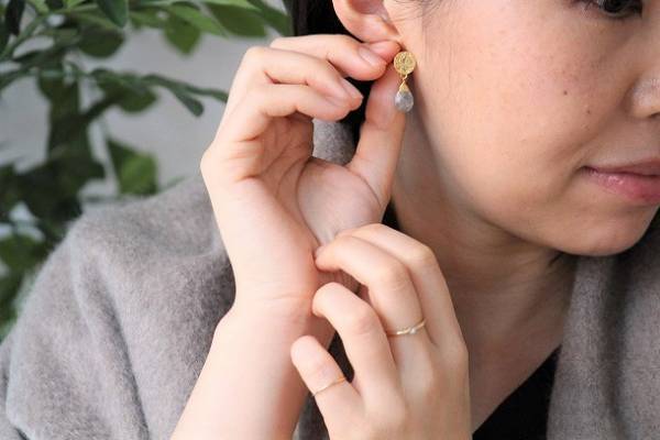 冬のお出かけが楽しくなる。いつものコーデをセンスアップしてくれるアクセサリーたち[PR]